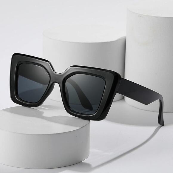 NEW NORDSTROM Black Solid $78 Chunky Oversized Plastic Sunglasses Sunnies Y2K main image 13